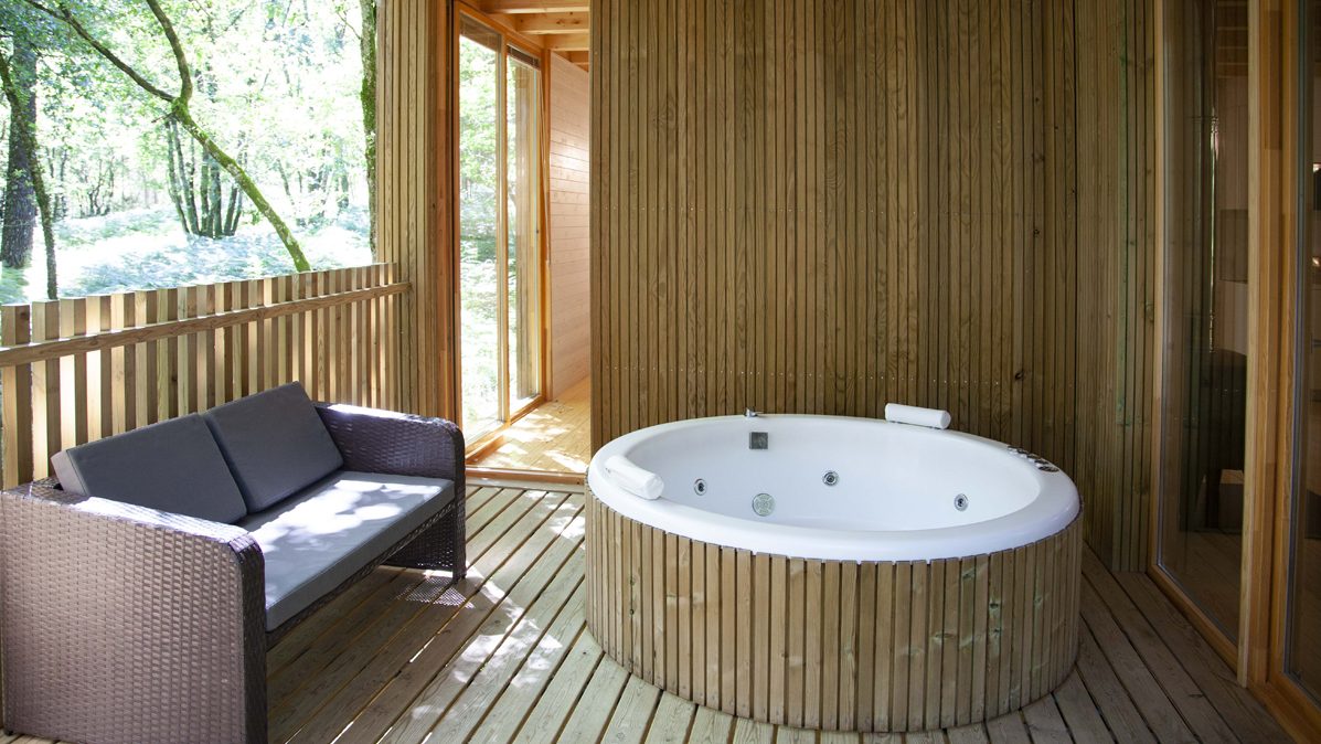 jacuzzi_exterior_naturaleza_alojamiento