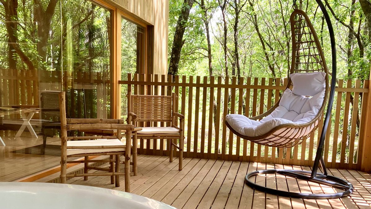 terraza cabaña madera bosque