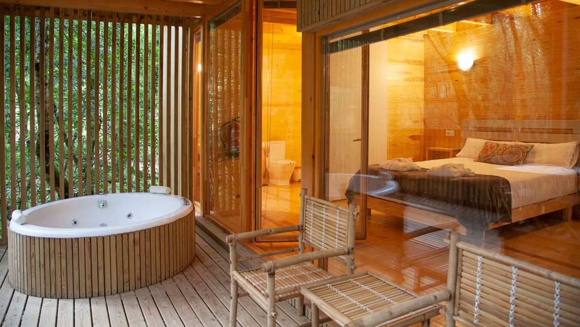 terraza cabaña con jacuzzi